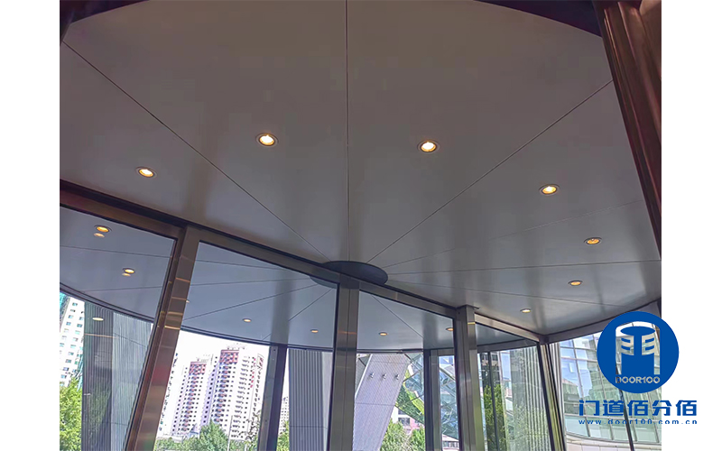 國電集團(tuán)辦公大廈寶盾旋轉(zhuǎn)門保養(yǎng)案例