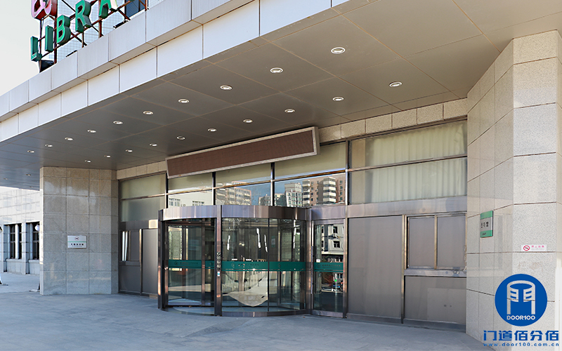 首都師范大學旋轉門保養清潔美化維修服務案例