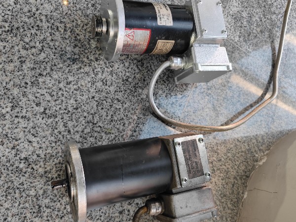 北京旋轉門維修_旋轉門冷啟動電流聲，電機運行有異響