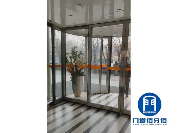 秋季保養丨凱必盛帶展箱兩翼旋轉門保養服務