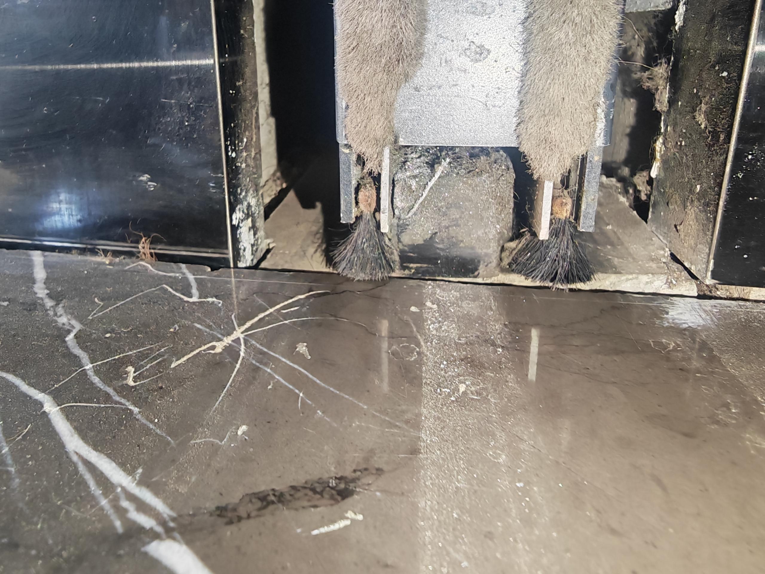 北京某酒店平開門開關異響故障