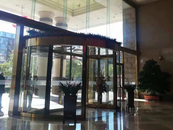 北京旋轉門保養北京金臺飯店大成路分店兩翼旋轉門保養服務案例