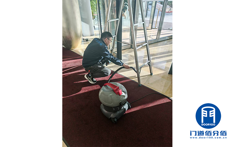 酒店門面煥新術之旋轉門保養工作紀實