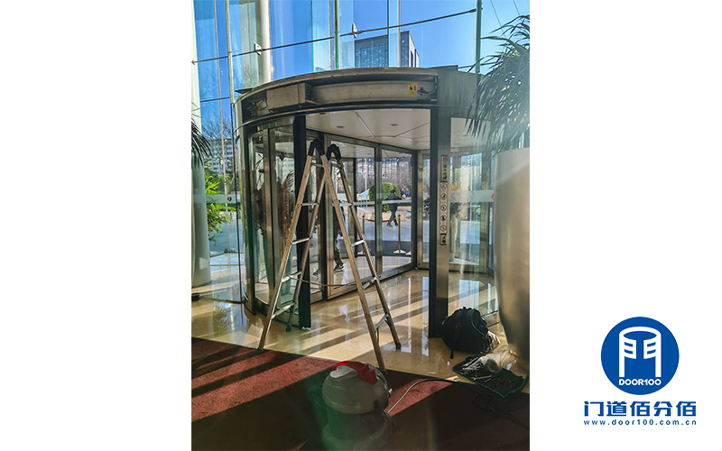 酒店門面煥新術之旋轉門保養工作紀實