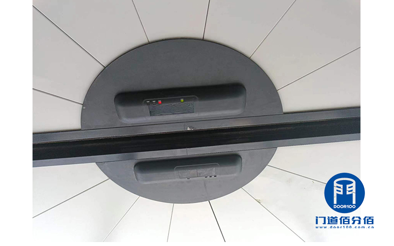 上海自動兩翼旋轉門維修之二合一感應器更換