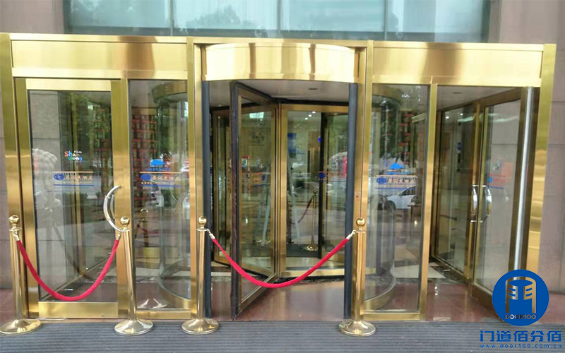 山東聊城某酒店自動三翼旋轉門維修