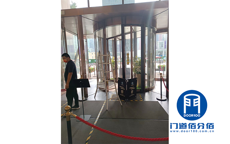 案例丨旋轉自動門運行噪音、異響故障維修