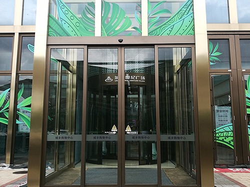 北京旋轉(zhuǎn)門維修城鄉(xiāng)世紀廣場自動旋轉(zhuǎn)門平移門維修服務(wù)案例