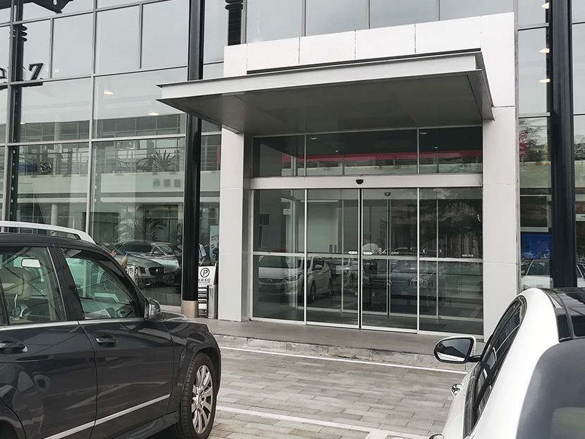 北京祥龍博瑞汽車園自動門維修服務(wù)案例