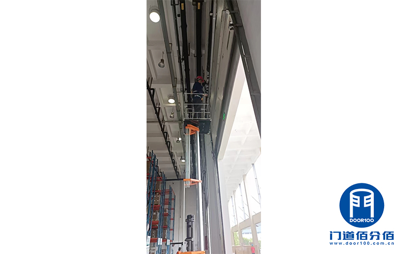 移動公司倉庫提升門保養案例3