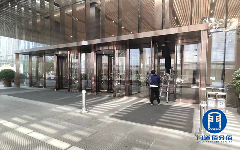 大廈門區(qū)旋轉(zhuǎn)門、自動(dòng)門和平衡門保養(yǎng)案例