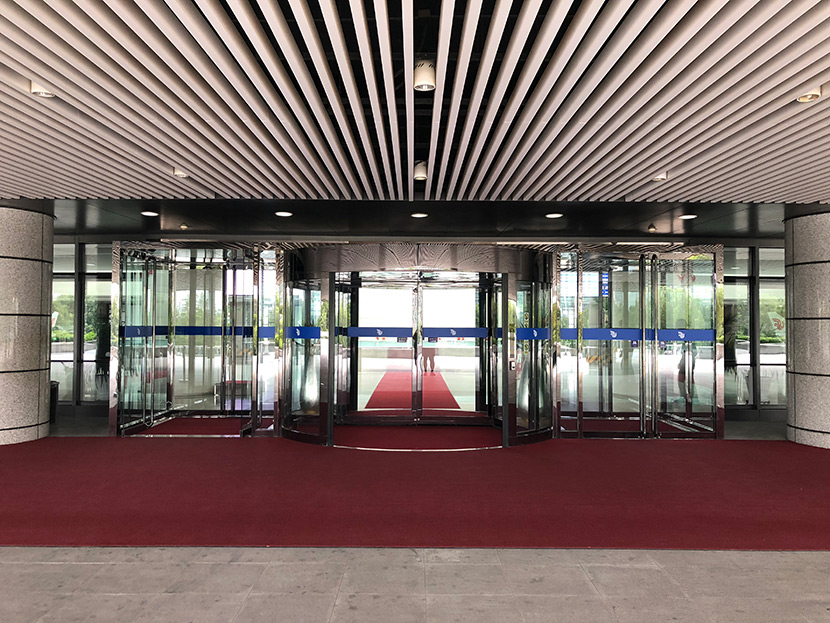 北京國航總部大樓自動旋轉門維修服務案例