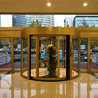 濟南泉盈翰林大酒店自動兩翼旋轉門保養.jpg