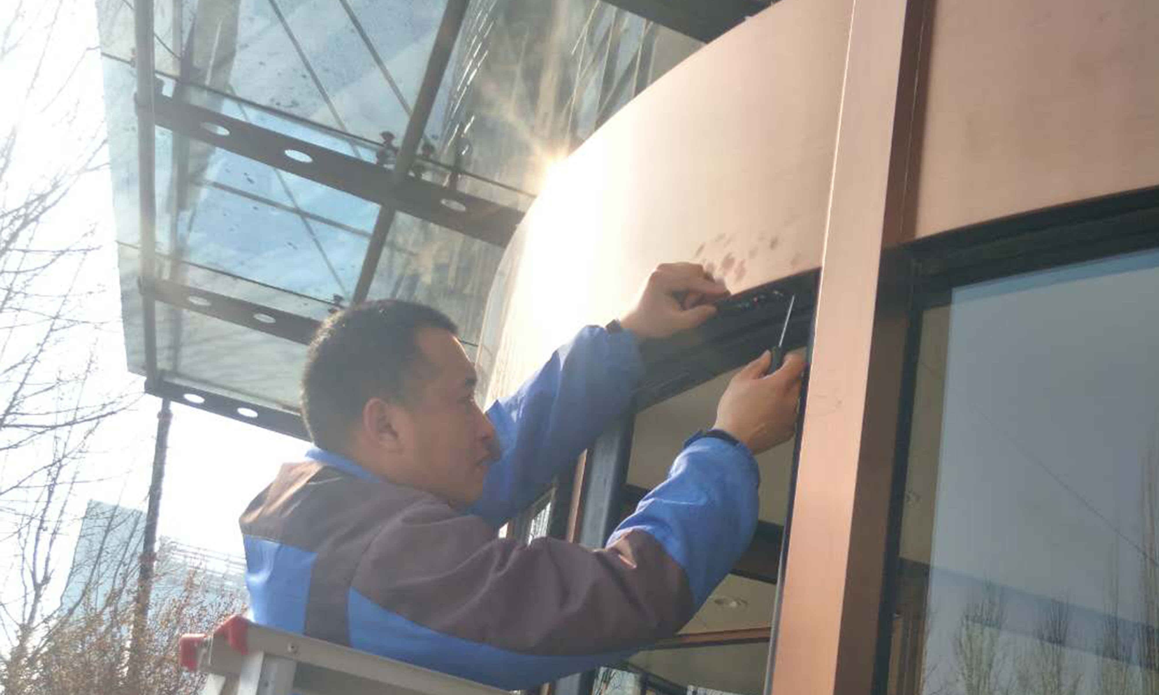 自動旋轉門啟動傳感器維修