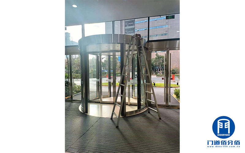 寶盾旋轉(zhuǎn)門維保之上海研發(fā)機構(gòu)旋轉(zhuǎn)門維護