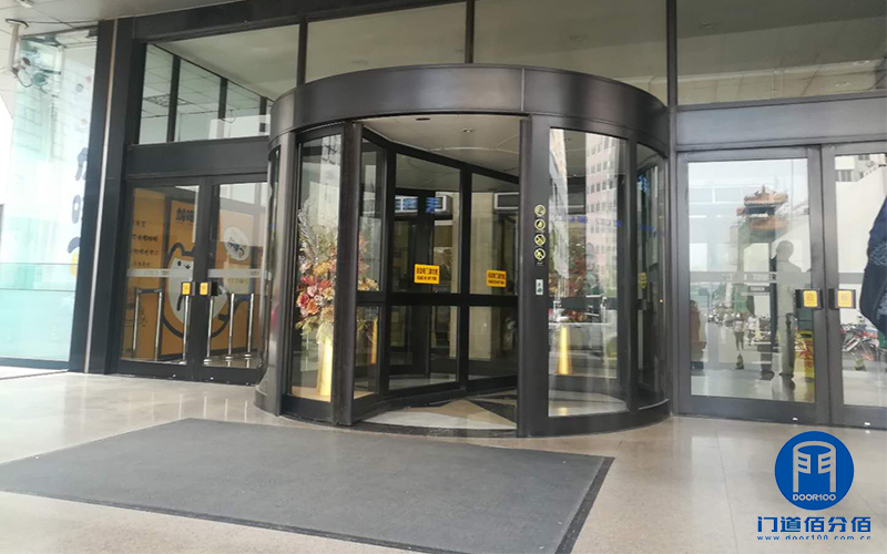 北京某大廈大堂凱必盛自動兩翼旋轉門消音翻軌升級服務
