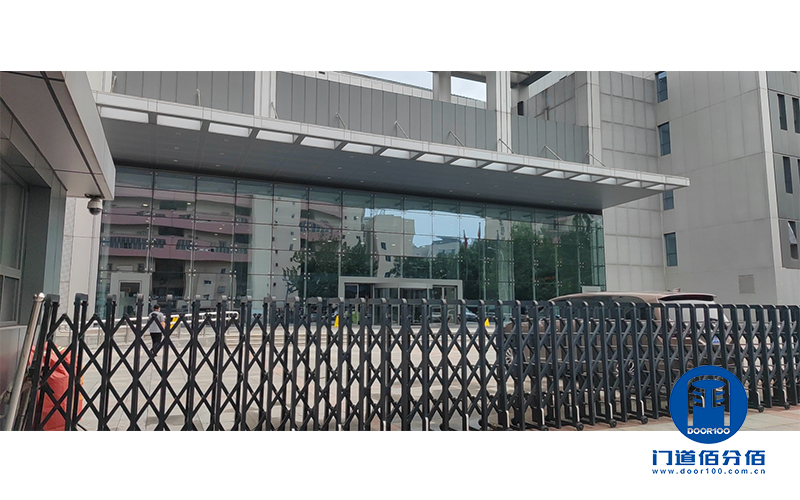 北京物業公司伸縮電動門/電動伸縮門故障維修紀實