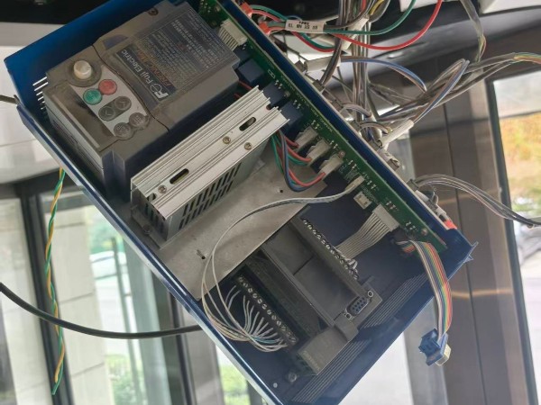 旋轉門控制器故障維修