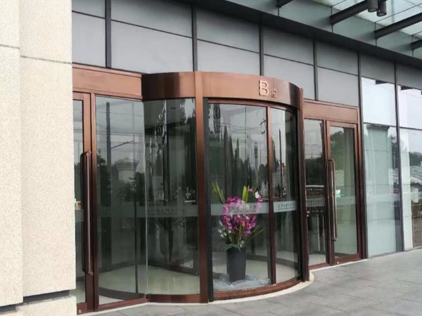北京兩翼旋轉門保養天橋藝術大廈兩翼旋轉門保養服務案例