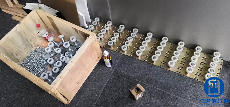 浙江省國際會議中心展覽館智匯門道平衡門上導輪維修更換服務